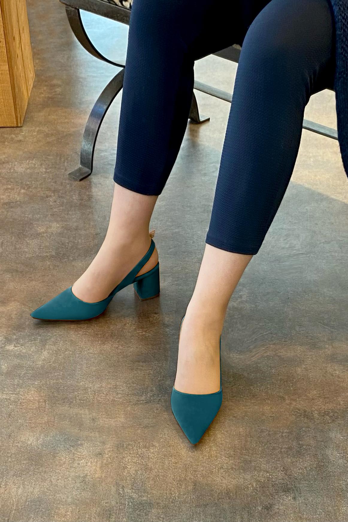 Peacock blue women's slingback shoes. Pointed toe. Medium flare heels. Worn view - Florence KOOIJMAN